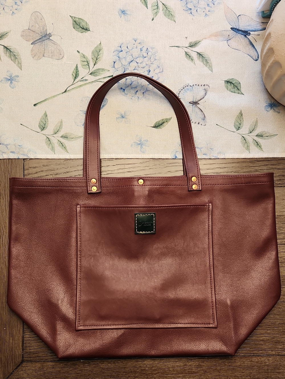Classic Leather Tote Bag - Burgundy